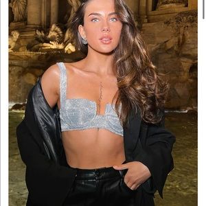 NWT White fox boutique Burst your bubble crop top in silver